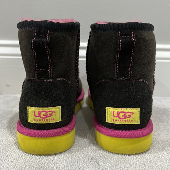 UGG Australia Booties RARE COLOR - Picture 2 of 4